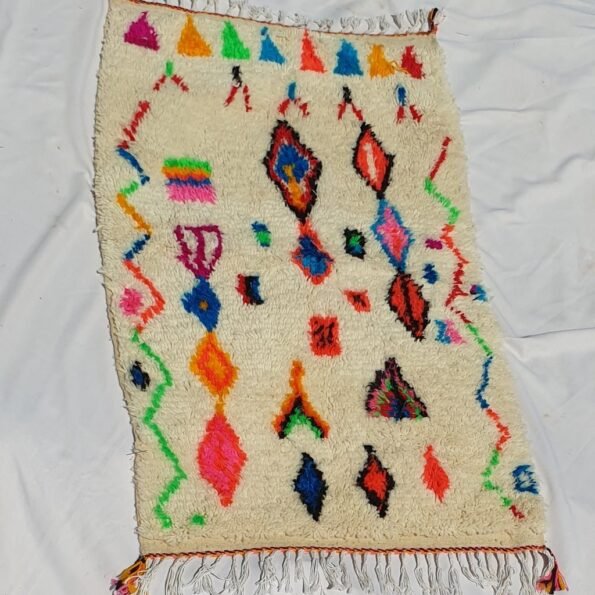White Azilal Moroccan Rug | Vintage Moroccan Rug | Vintage Berber Rug | Moroccan Area Rug | Authentic Handmade Moroccan Wool Rug | 5'3x3'3 ft - Image 5