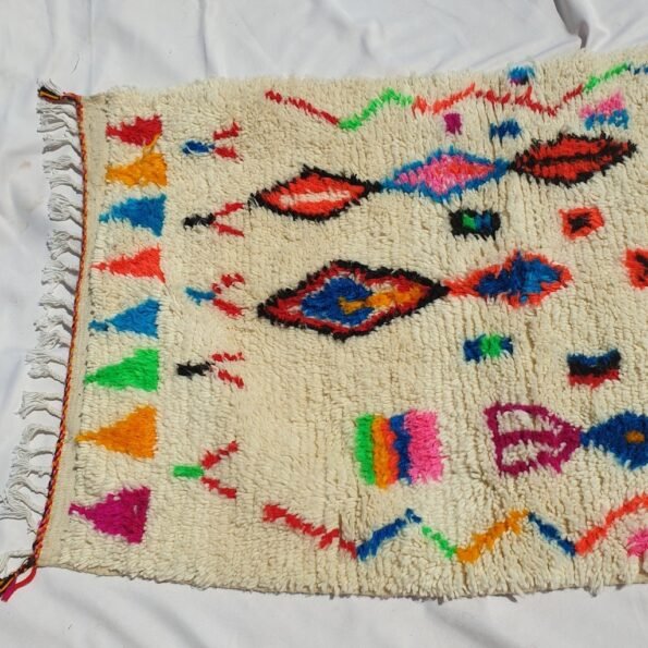 White Azilal Moroccan Rug | Vintage Moroccan Rug | Vintage Berber Rug | Moroccan Area Rug | Authentic Handmade Moroccan Wool Rug | 5'3x3'3 ft - Image 8