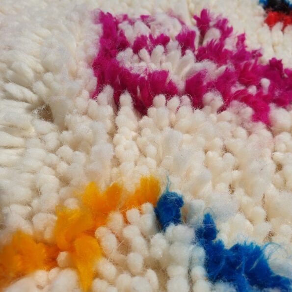 White Azilal Moroccan Rug | Vintage Moroccan Rug | Vintage Berber Rug | Moroccan Area Rug | Authentic Handmade Moroccan Wool Rug | 5'3x3'3 ft - Image 4