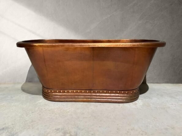 Handmade Copper Bathtub Handcrafted Copper Bathtub Luxury and Unique Design for Your Space Stylish copper Bathtub Elegance forYour Bathroom - Image 3