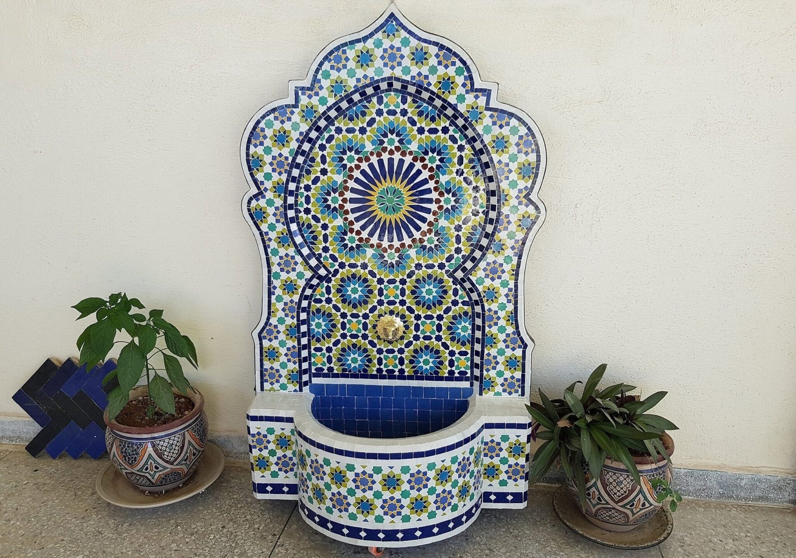 CUSTOMIZABLE Garden Patio Rustic Outdoor Wall Water Fountain - Mosaic Artwork - Handmade Wall Fountain