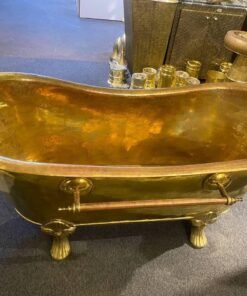 Handcrafted Copper Bathtub - Vintage Freestanding Tub with Ornate Legs for Luxurious Bathroom Décor,