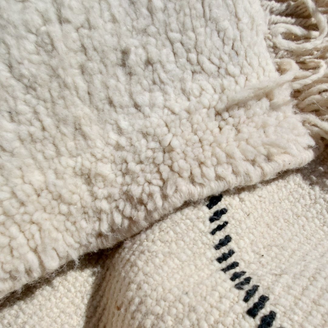 lalla-beni-ouarain-black-white-rug-100-wool-handmade-in-morocco-430067